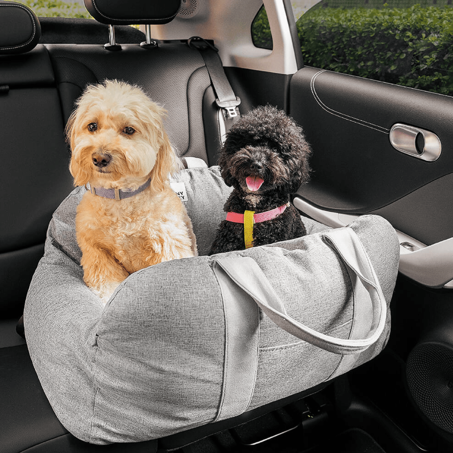Luxe hondenbed voor meer comfort & veiligheid in de auto